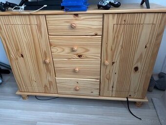 Drevená komoda