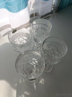 Krištáľové poháre na víno