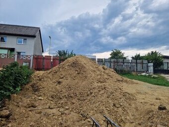Závozová hlina DARUJEM (za odvoz)