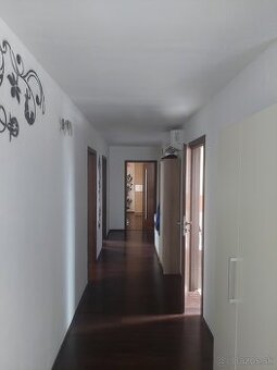 3 izbovy podkrovný byt - cetrum mesta Sereď