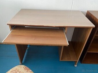 Počítačový stolík