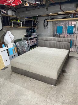 Boxspring posteľ
