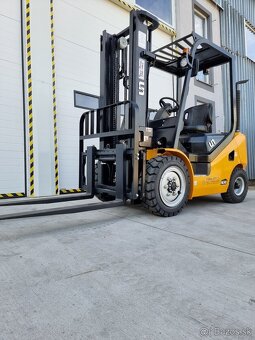 Vysokozdvižný UN FD30T