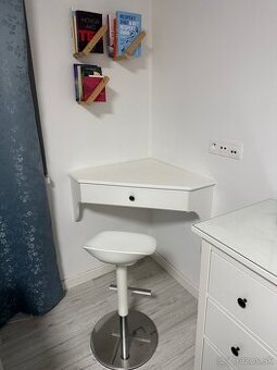 Rohovy toaletny stolik od stolara