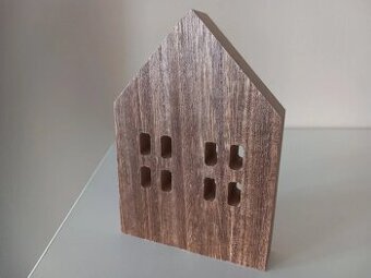 Drevený dekoračný stojaci domček 13x9x2 cm