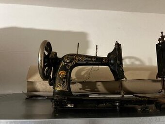 Starožitný šijací stroj