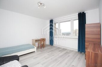 ZAČIATOK Petržalky - 3 SAMOSTATNÉ izby ( čiastočne NE - ZARI