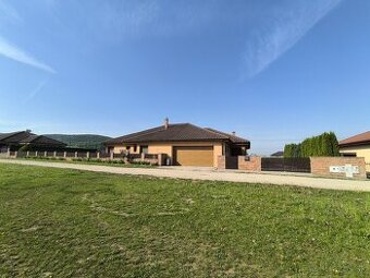 Veľký bungalov s veľkým pozemkom
