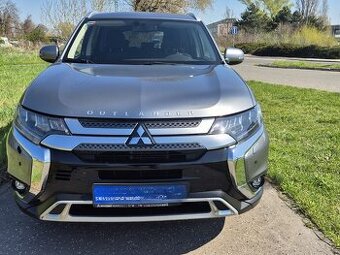 Outlander 2020 / 7 miest / 56 tis. km