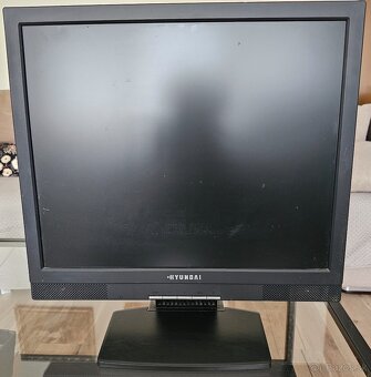 Predám za symbolickú cenu PC monitory - Zvolen