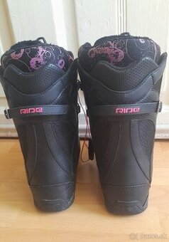 Snowboard a topánky