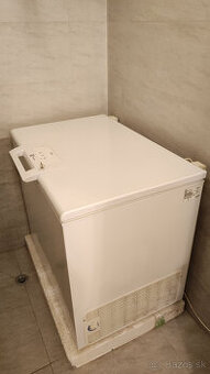 Predam truhlicovu mraznicku Electrolux EC2801AOW