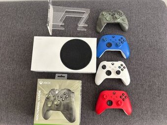 🟢 Xbox Series S + 4 ovládače + nabíjačka + stojan