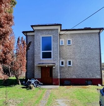 Predáme rodinný dom v centre Oščadnice pri Kalvárii.