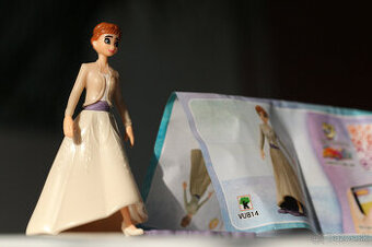 Figúrka Anny z Frozen z Kinder surprise MAXI vajíčka