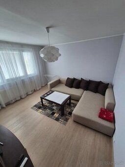 Prenajmeme 3 izb byt na Hrobákovej ulici