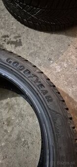 Predám zimnú pneumatiku Goodyear 245/40 r18 - 1