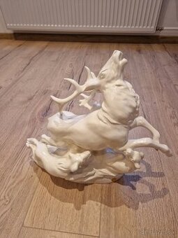 Socha súsošie hon na jelena, sadrova