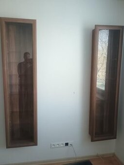 Presklenenná vitrína