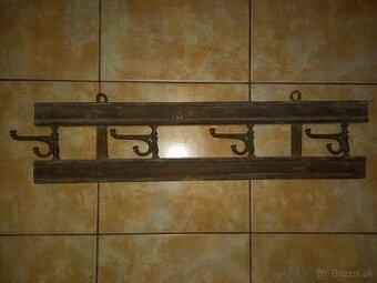 Starožitný vešiak