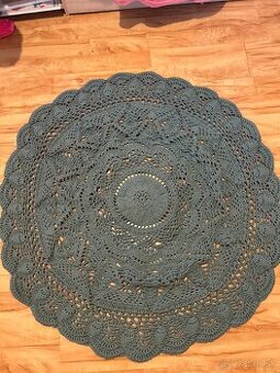 Háčkovaný koberec