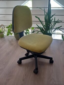 Detská otočná stolicka,precalunena