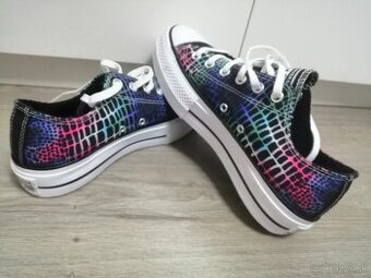 Converse farebné