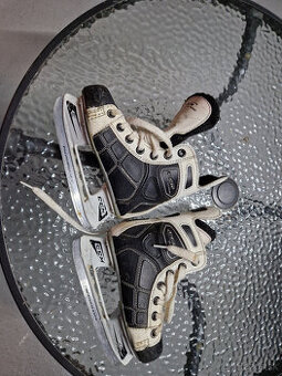 chlapčenské korčule 30