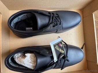 NOVÉ Čierne  topánky  Goratex zimné  k obleku  číslo  42