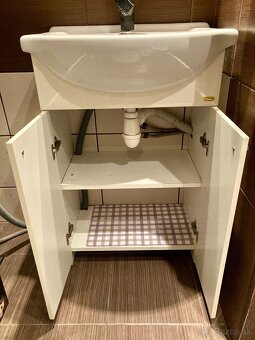 Skrinka pod umyvadlo s umyvadlom