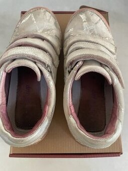 Dievčenské kožené poltopánky svietiace