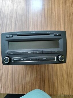 Predám autorádio Škoda Octavia 2