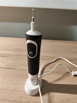 Predám sónickú kefku Oral B