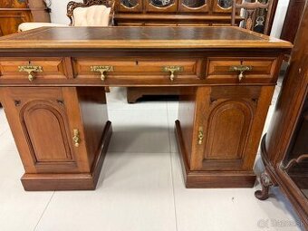 Antický písací stôl