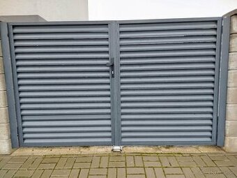 Dvojkrídlová brána