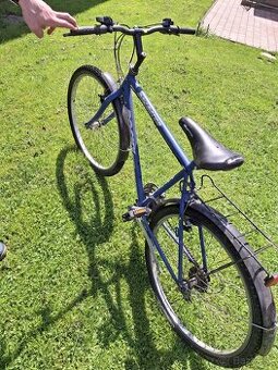 Starý bicykel Rocky Roadster