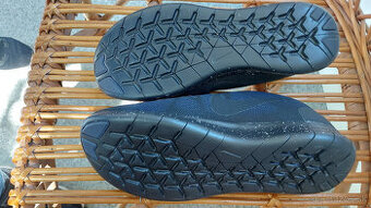 NIKE SHIELD