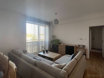 Priestranný 3 izbový apartmán v Modranke