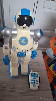 Robot opakuje, vydáva zvuky, tancuje roboticky tanec tane