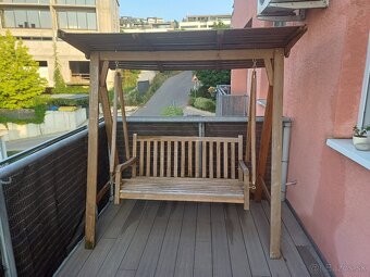 Drevená záhradná/balkónová hojdačka so strieškou