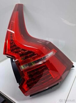 Volvo XC60 II prave zadne svetlo led 31655359