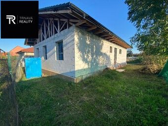 TRNAVA REALITY - rozostavaný 5 izbový rodinný dom, pozemok 8