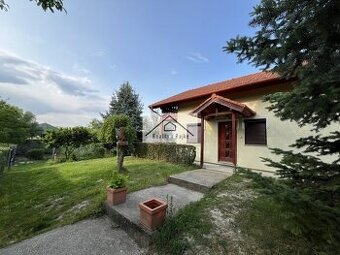3-izbový rodinný dom s garážou na polosamote