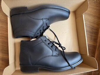 Čierne  kožené  topánky k obleku  -Goratex . Nové  veľ.42