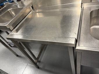 Nerezový stôl k umývačke riadu