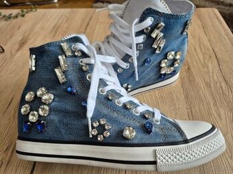 Riflivé dámske zdobené tramky 19 eur nové