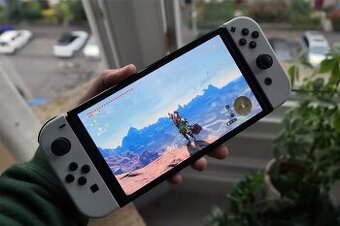 Predám Nintendo Switch Oled + SanDisk microSDXC 512GB Extrem