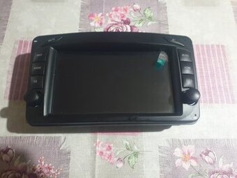 Predam autoradia na Mercedes C ,E,S