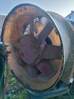 Postrekovač / rosič na vinič