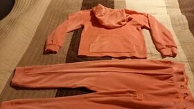 Ružový pulóver a nohavice pre 9-10-11 ročné
